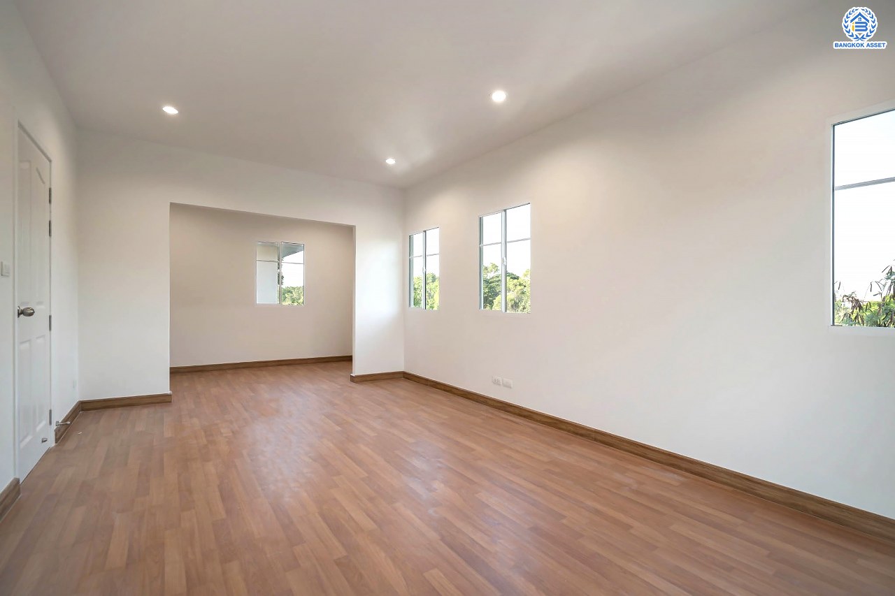 บ้านมือสองตกแต่งใหม่ โครงการ ภัสสร19 วัชรพล-วงแหวน บ้านเดี่ยวหลังมุม เนื้อที่ 58.4 ตร.ว. ฟังก์ชัน 3 ห้องนอน 2 ห้องน้ำ จอดรถได้ 2 คัน บนทำเลเดินทางสะดวก ติดถนนจตุโชติ เชื่อมต่อหลายเส้นทาง ใกล้ทางด่วน "จตุโชติ" และห้างสรรพสินค้าแฟชั่นไอส์แลนด์